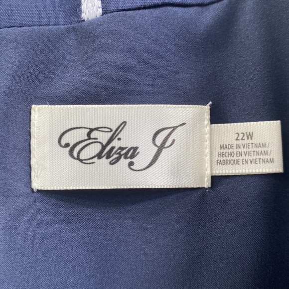 Eliza J Sleeveless Polka Dot Shift Dress - Picture 6 of 12